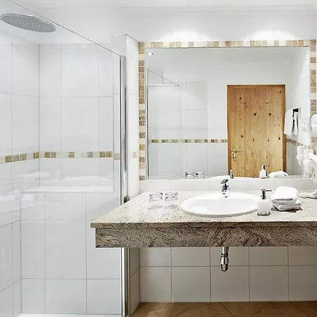 In The Heart Of The Alps 乌滕多夫